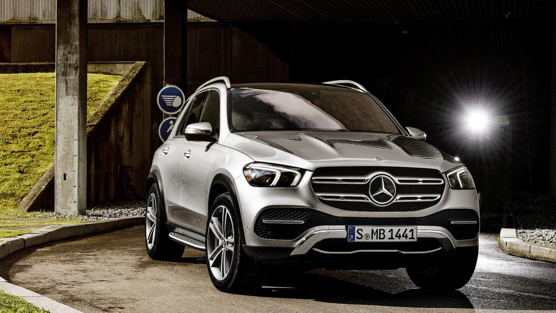 New-Gen Mercedes-Benz GLE Unveiled - CarSaar